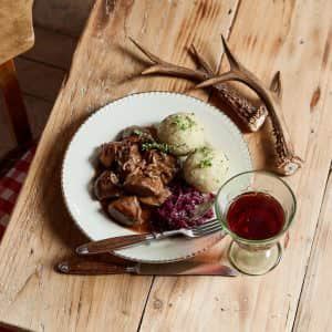 Cena in rifugio o agritur nel bosco