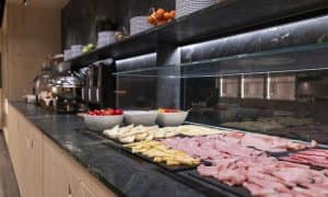 Ristorante Lares Ambiez Residencehotel Buffet affettati e formaggi